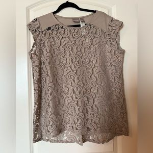 Like New Chicos Floral Pattern Lace Blouse. Women’s Size 8 (M) Chicos Size 1.